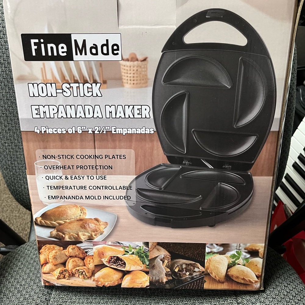 Non-Stick Empanada Maker - Black BNWB